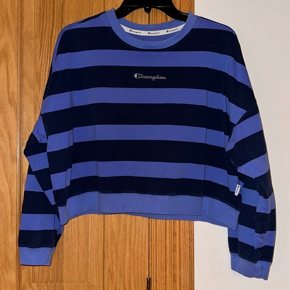 Champion Tops - Champion cropped sweatshirt size M 100% cotton